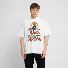 Charger l'image dans la galerie, T-shirt Musculation Humour Homme – Demain, ça va faire 5 ans que je m’inscris à la musculation - blanc