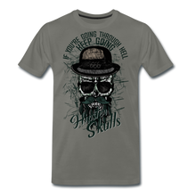Charger l'image dans la galerie, Homme T-Shirt Tête de mort hipster skull crâne barbu et moustachu going through - asphalte