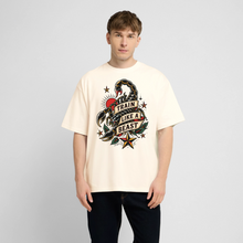 Charger l'image dans la galerie, T-shirt workout scorpion train like a beast tattoo - crème
