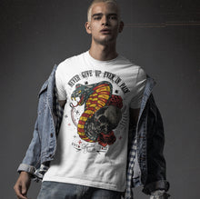 Charger l&#39;image dans la galerie, T-shirt Homme Old Skulls Never Give UP
