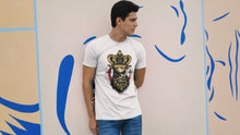 Charger et lire la vidéo dans la visionneuse de la Galerie, T-shirt Homme Hipster Skulls King
