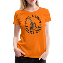 Charger l&#39;image dans la galerie, T-shirt Femme Have a very lucky day - orange
