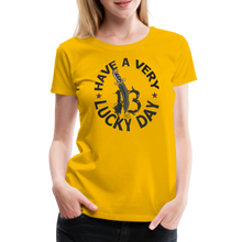 Charger l&#39;image dans la galerie, T-shirt Femme Have a very lucky day - jaune soleil
